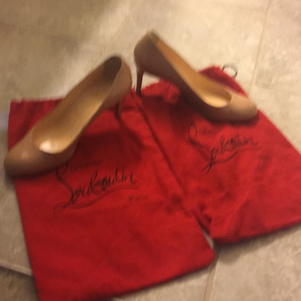 Shoes - Picture 4 of 5